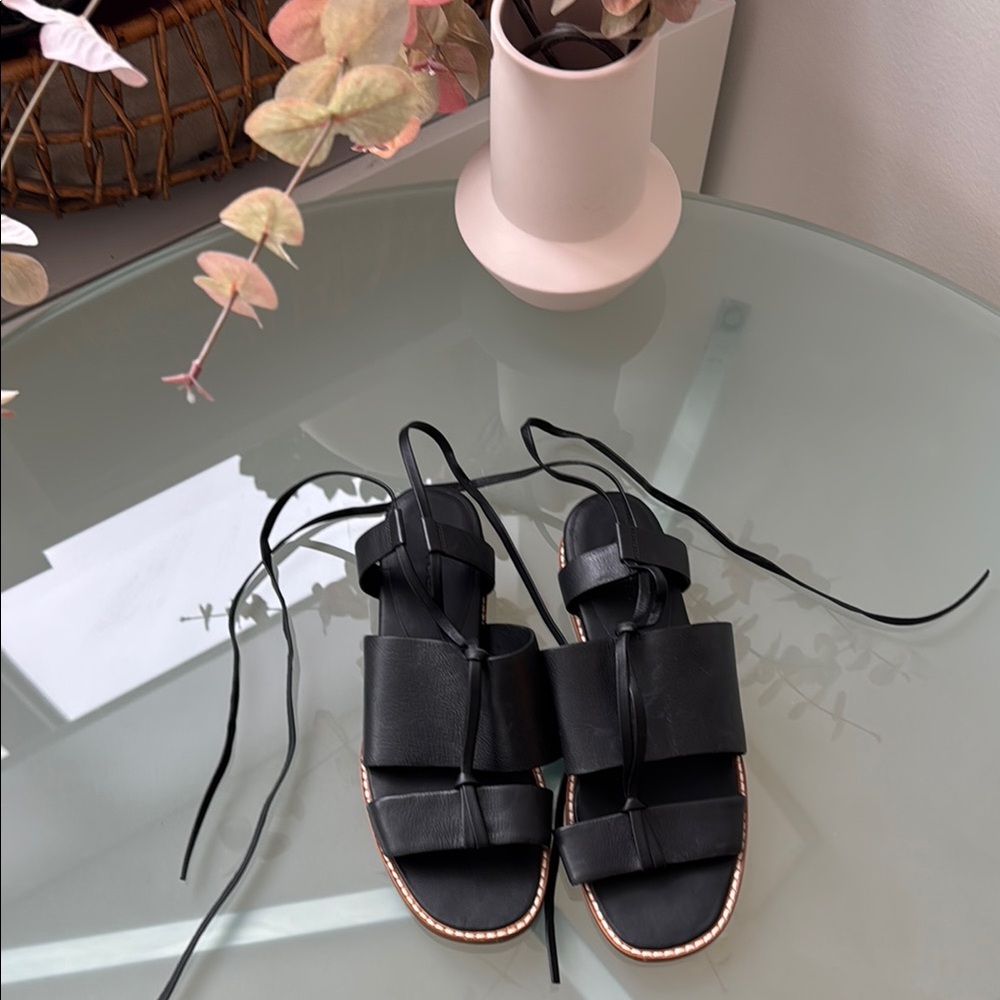 VINCE strappy sandals 7.5 euc